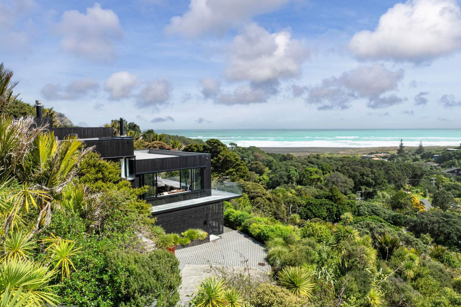 111 Garden Road, Piha, photo 5