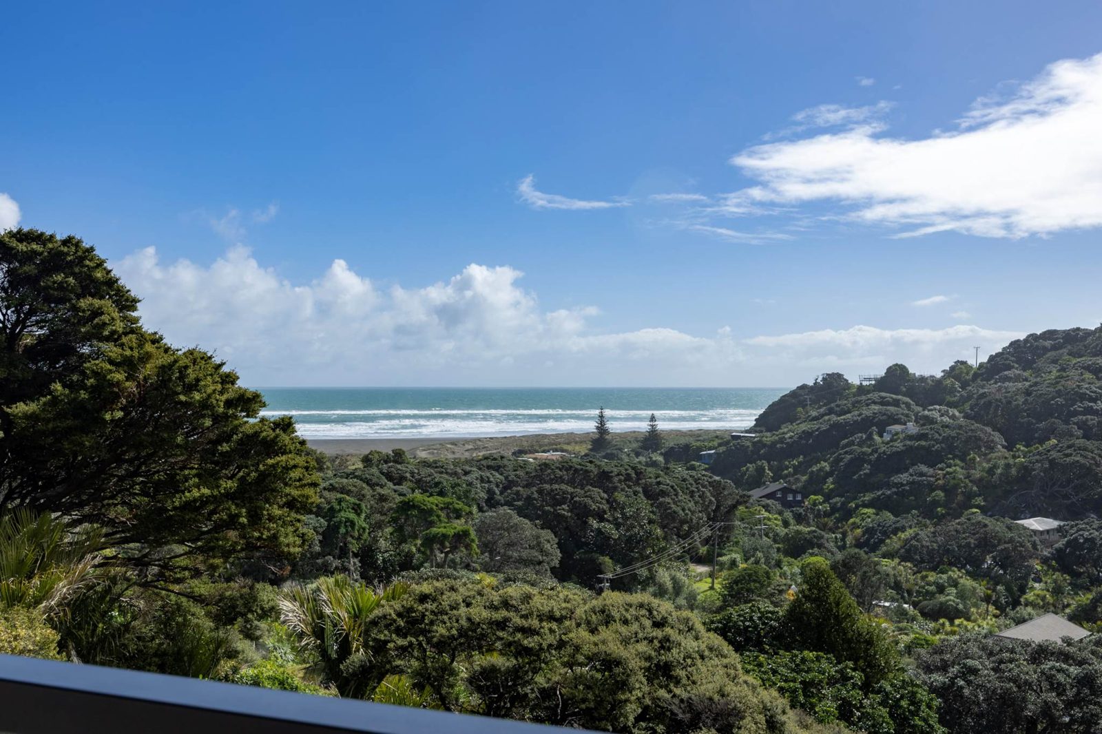 111 Garden Road, Piha, photo 6