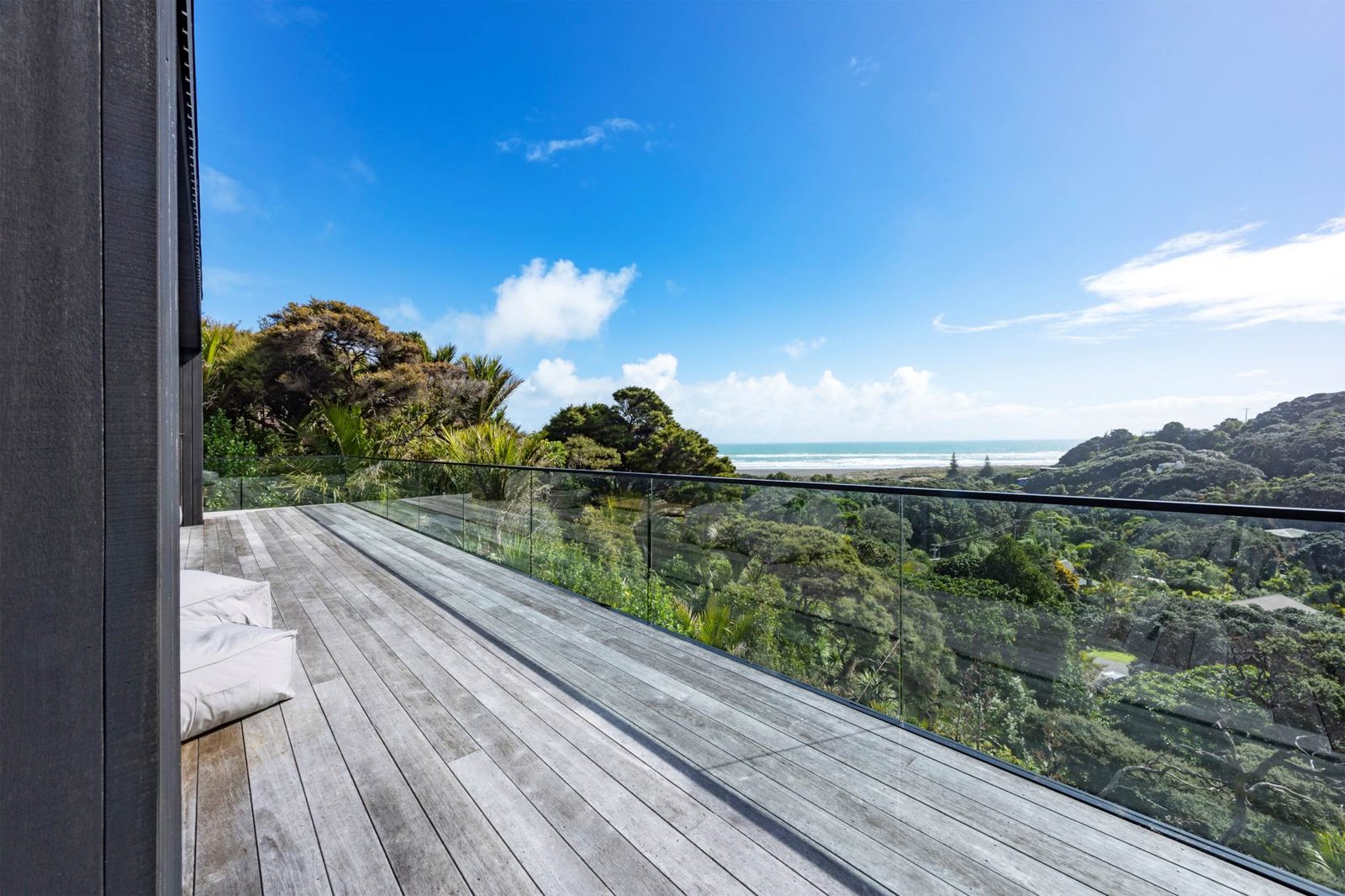 111 Garden Road, Piha, photo 7