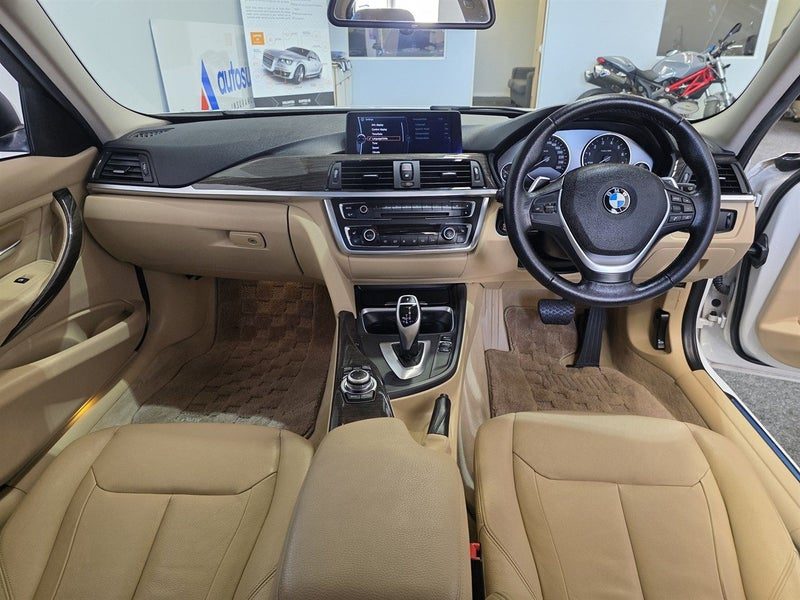 2012 BMW 320i F30 NEW SHAPE LUXURY TRIM, photo 3