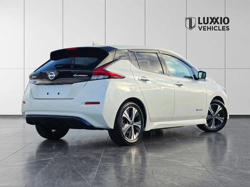 2021 Nissan Leaf X, photo 2