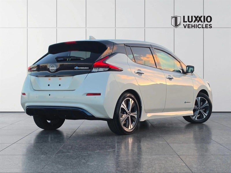 2022 Nissan Leaf X, photo 2