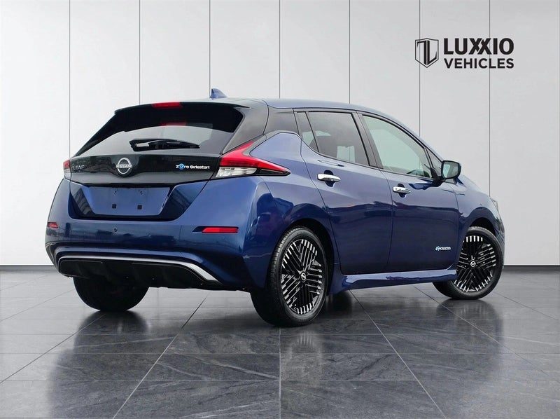 2024 Nissan Leaf X, photo 2