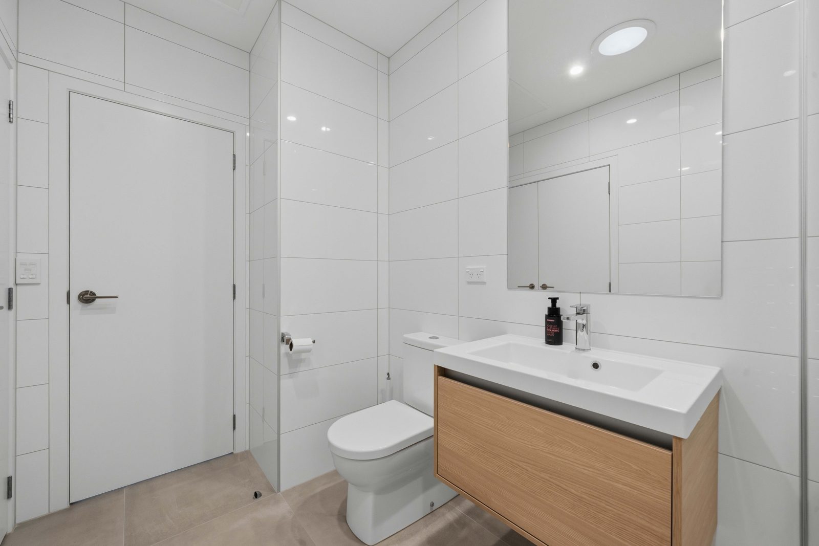 18 Orona Place, Takanini, photo 8