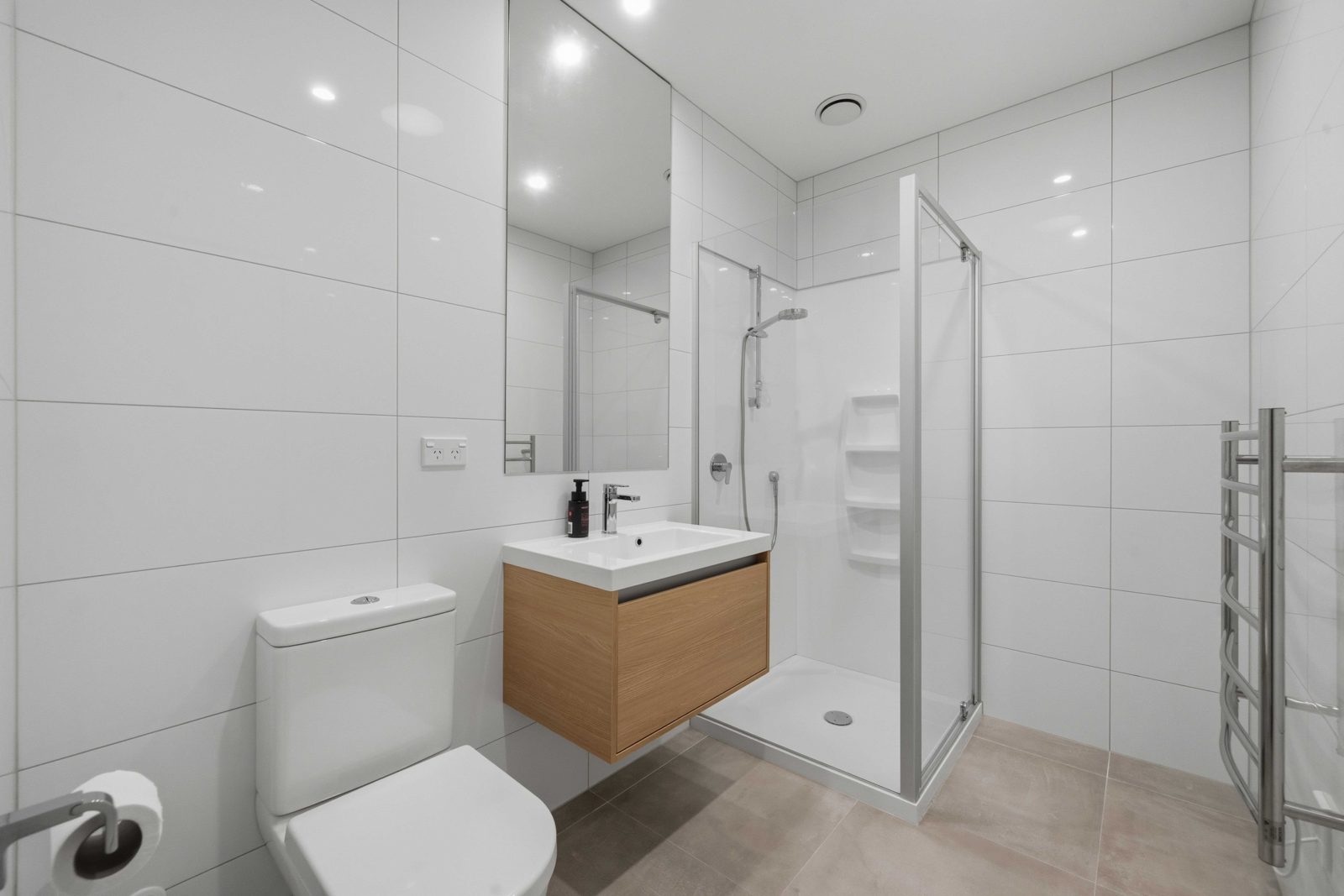 18 Orona Place, Takanini, photo 9