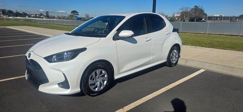 2020 Toyota Yaris HYB HATCH KEYLESS START, photo 2
