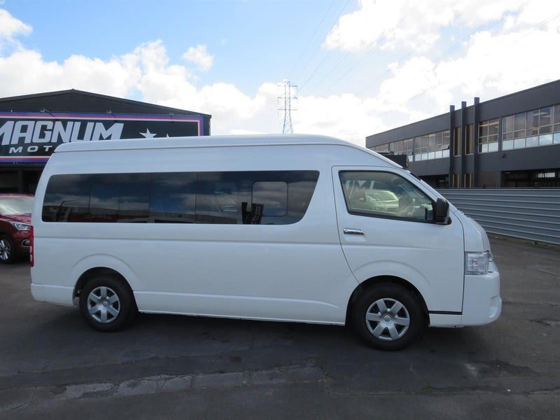 2023 Toyota Hiace GL 2.8TD MINIBUS, photo 2