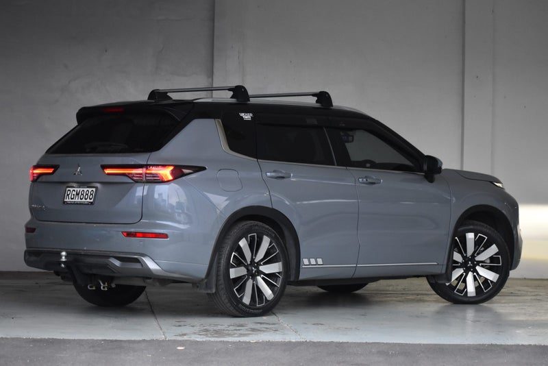 2025 Mitsubishi Outlander Exceed 7 Seater, photo 2