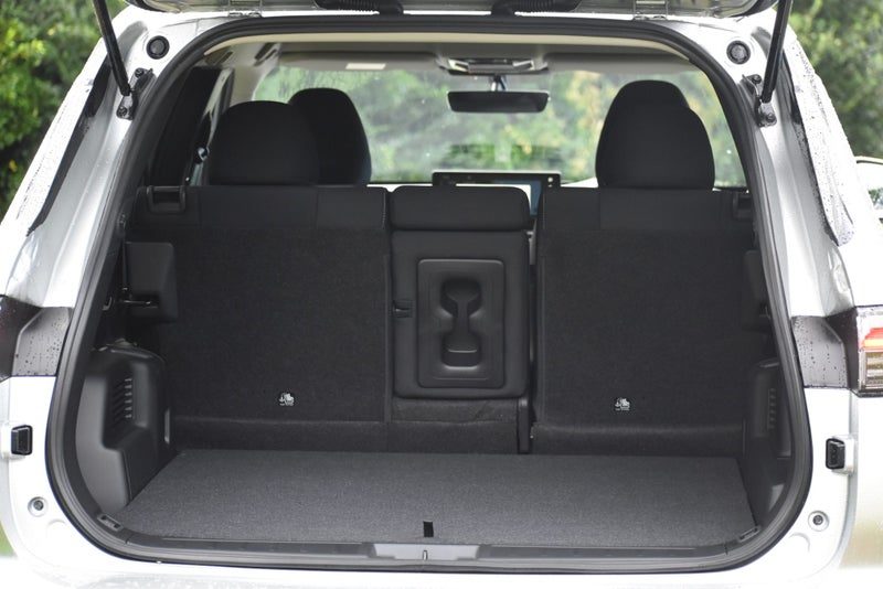 2026 Mitsubishi Outlander LS 4WD PHEV 5 Seat Auto, photo 3
