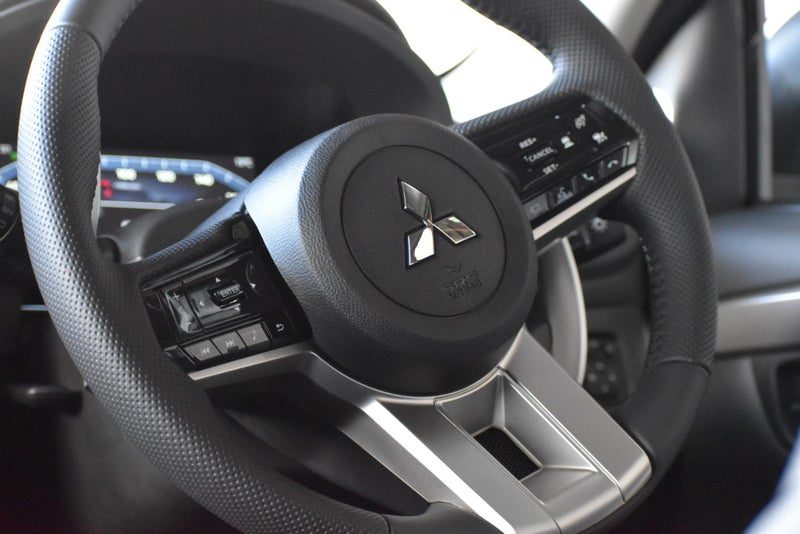 2026 Mitsubishi Pajero Sport VRX 7 Seater, photo 2