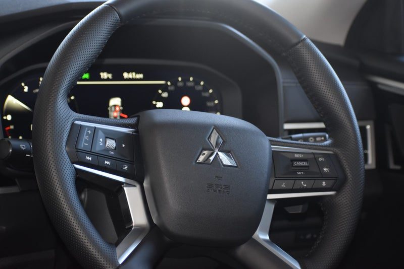 2026 Mitsubishi Outlander XLS 7 Seater, photo 2