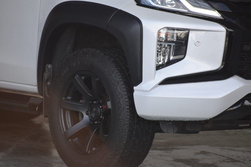 2021 Mitsubishi Triton GLS Black Edition, photo 2