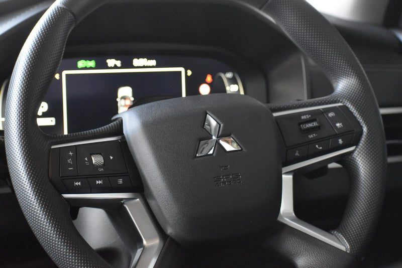 2026 Mitsubishi Outlander LS 5 Seater, photo 2