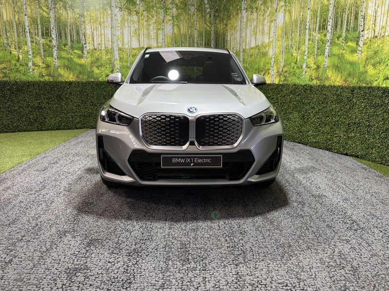 2026 BMW iX1 Xdrive30 65Kwh, photo 3