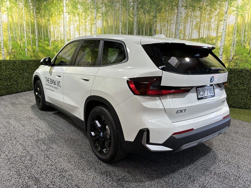 2025 BMW iX1 Xdrive30 65Kwh, photo 2