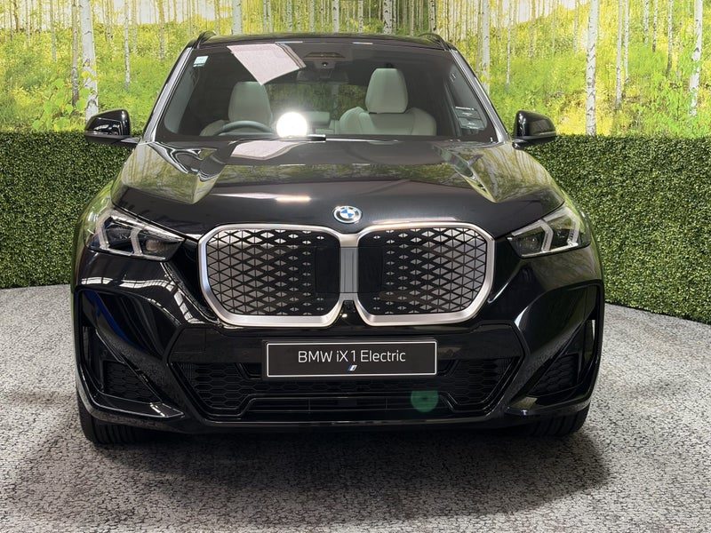 2026 BMW iX1 Xdrive30 65Kwh, photo 2