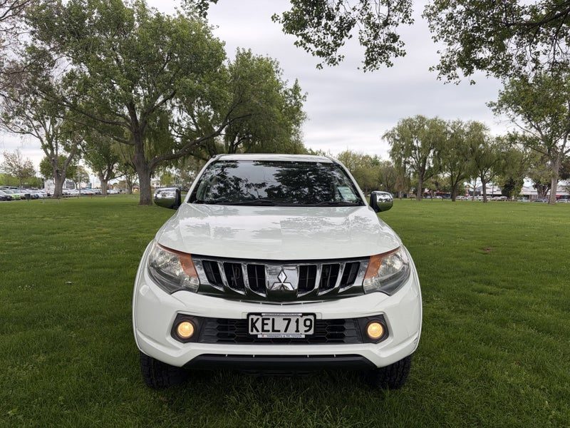 2016 Mitsubishi Triton GLXR, photo 2