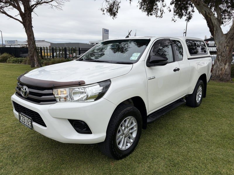 2017 Toyota Hilux SR, photo 3