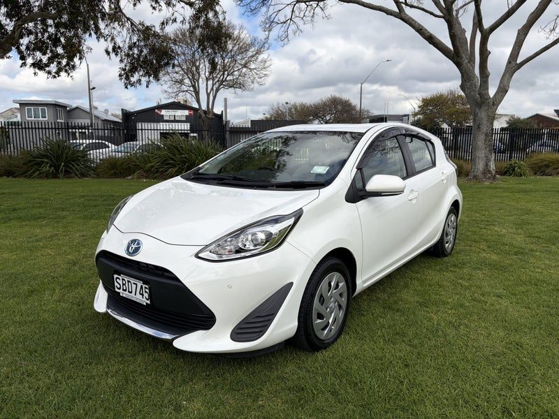 2021 Toyota Aqua 1.5 L Automatic Hybrid Hatch, photo 3
