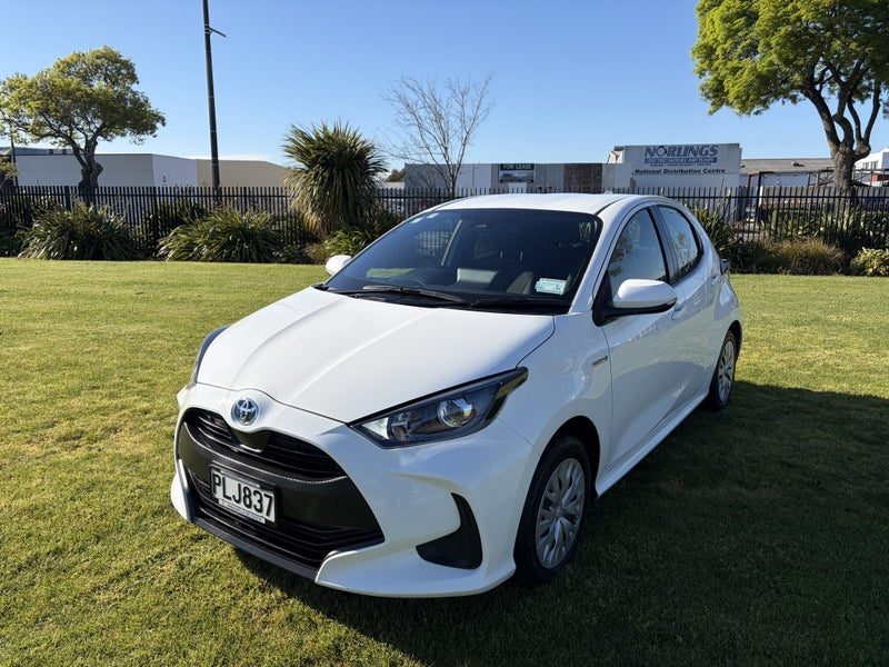 2022 Toyota Yaris GX 1.5 Hybrid Automatic Hatch, photo 3