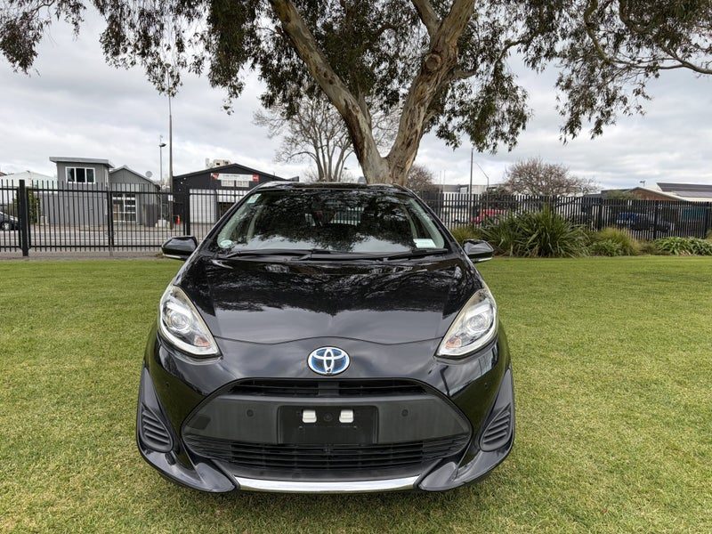 2019 Toyota Aqua S, photo 2
