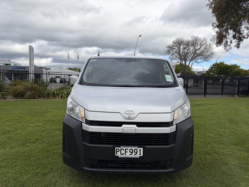 2022 Toyota Hiace ZR 2.8DT Manual RWD Van, photo 2