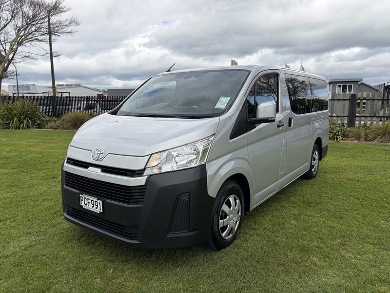 2022 Toyota Hiace ZR 2.8DT Manual RWD Van, photo 3