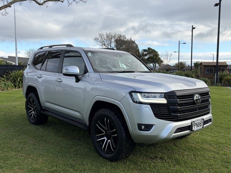 2022 Toyota Land Cruiser VX