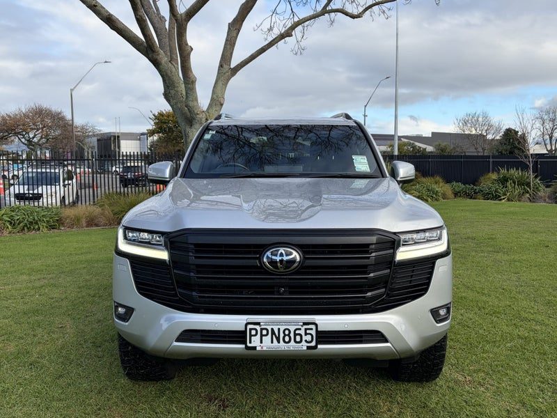 2022 Toyota Land Cruiser VX, photo 2