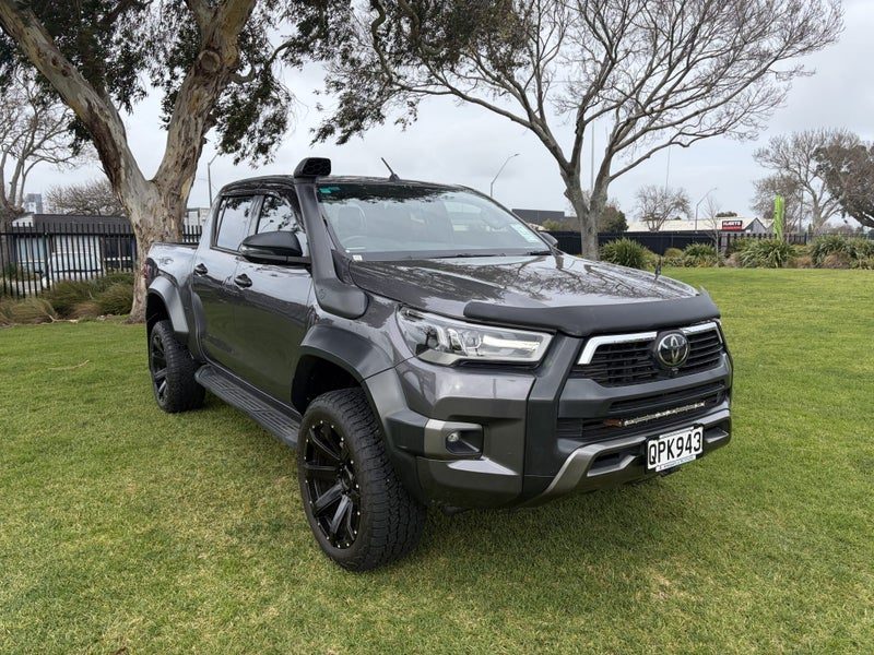 2022 Toyota Hilux SR 5 Cruiser