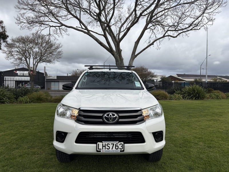 2018 Toyota Hilux SR, photo 2