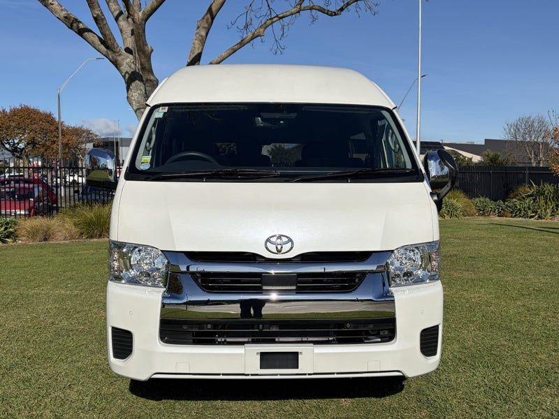 2025 Toyota Hiace 10 Seater Minibus, photo 2