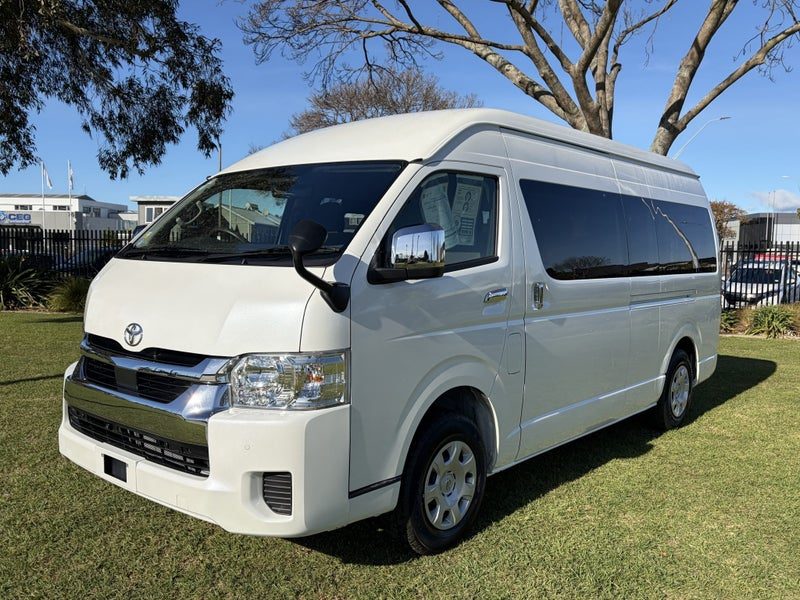 2025 Toyota Hiace 10 Seater Minibus, photo 3