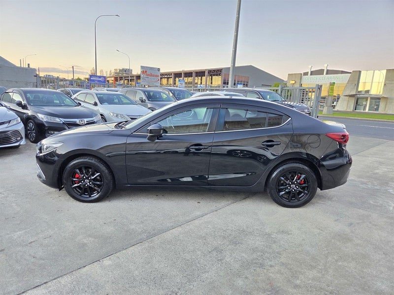 2014 Mazda Axela Hybrid, photo 2