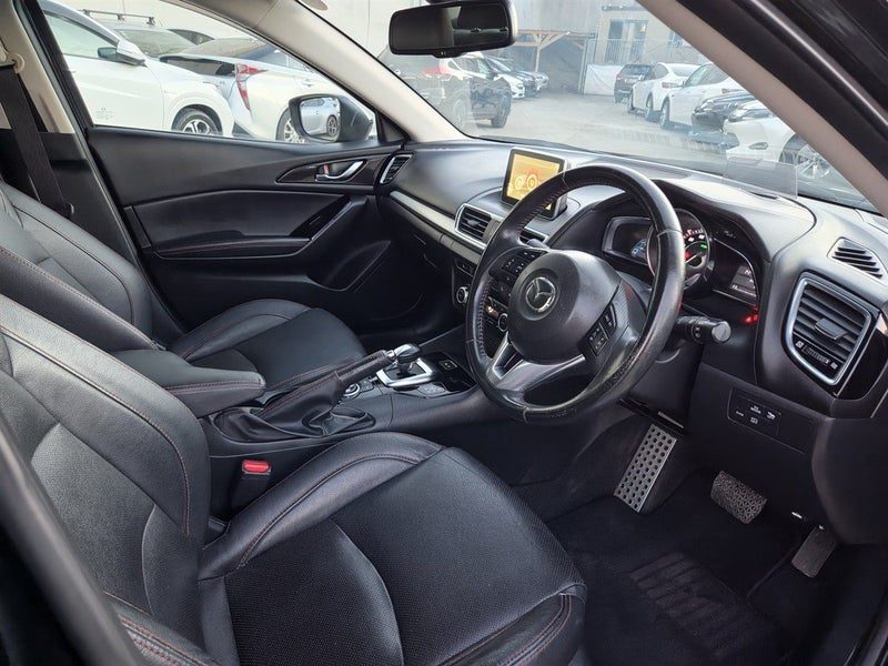 2014 Mazda Axela Hybrid, photo 3
