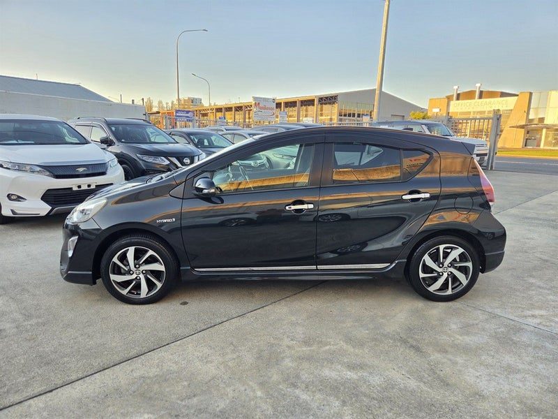 2016 Toyota Aqua X Urban, photo 2