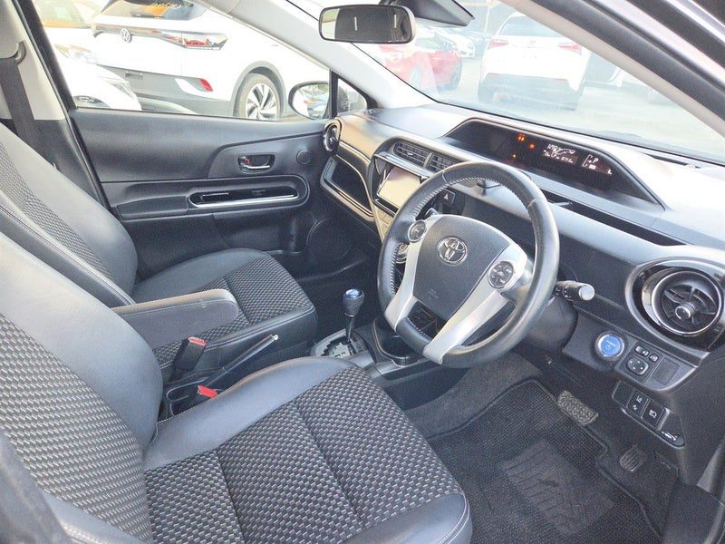 2016 Toyota Aqua X Urban, photo 3