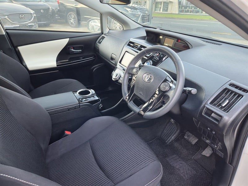 2021 Toyota Prius Alpha, photo 3