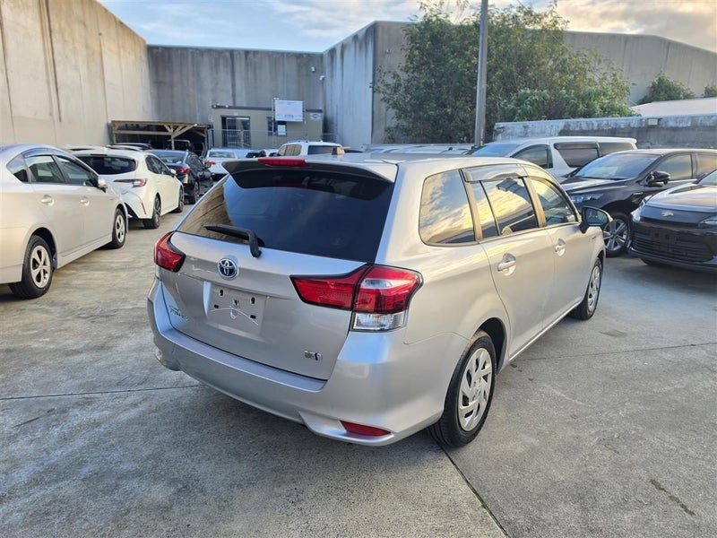 2018 Toyota Corolla Fielder, photo 2