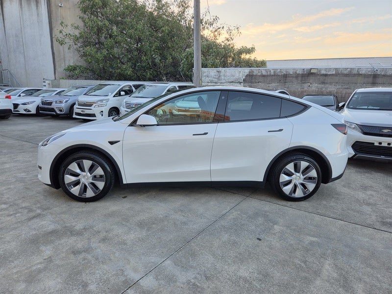 2024 Tesla Model Y Rear Wheel Drive, photo 2