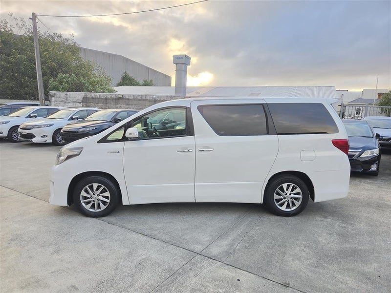 2013 Toyota Alphard Hybrid, photo 2