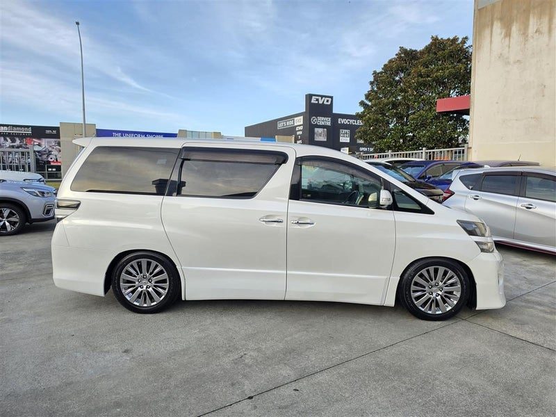 2013 Toyota Vellfire Z, photo 2
