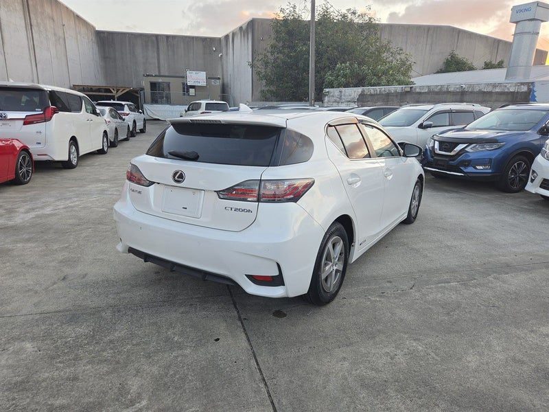 2015 Lexus CT 200h Hybrid, photo 2