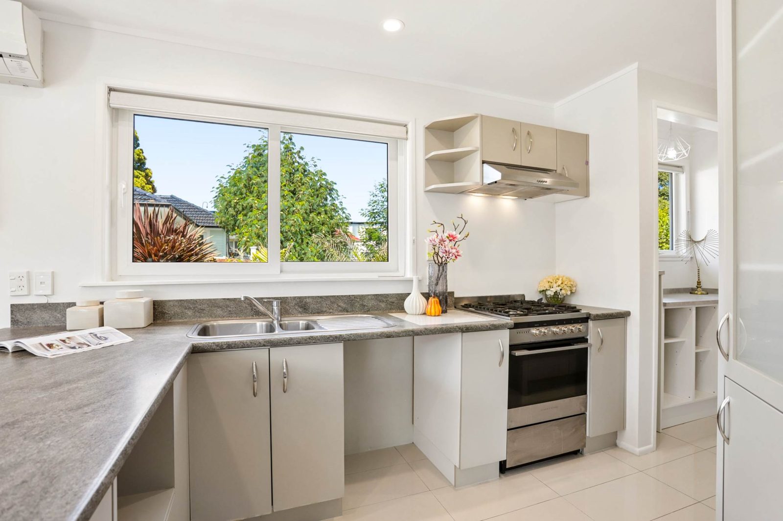 115 Vodanovich Road, Te Atatu South, photo 4