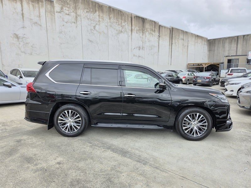 2016 Lexus LX 570, photo 2