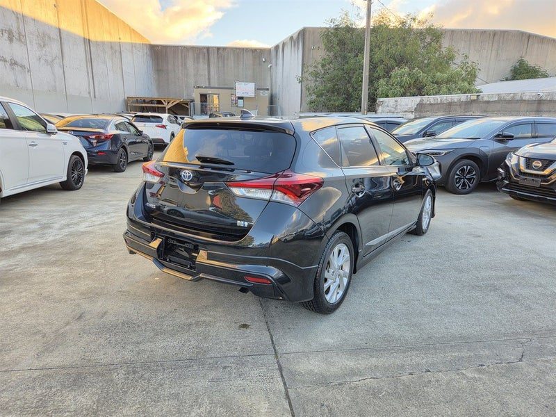 2016 Toyota Auris Hybrid, photo 2