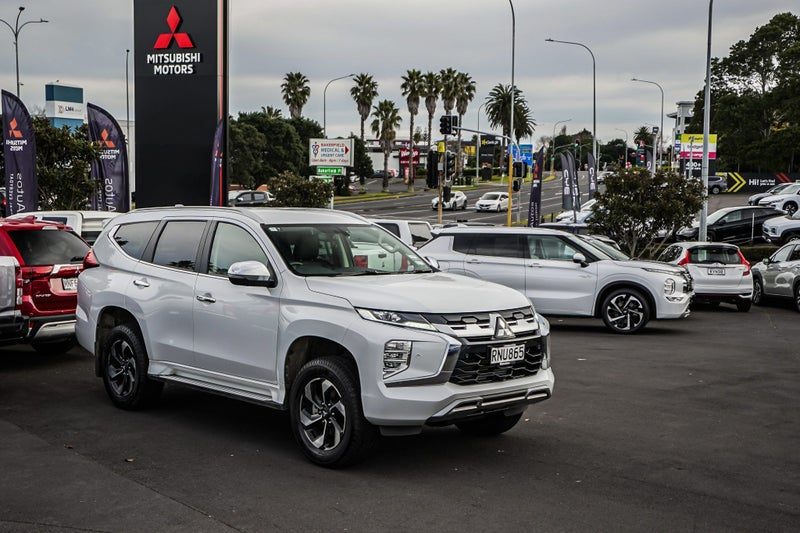 2026 Mitsubishi Pajero Sport VRX, photo 3