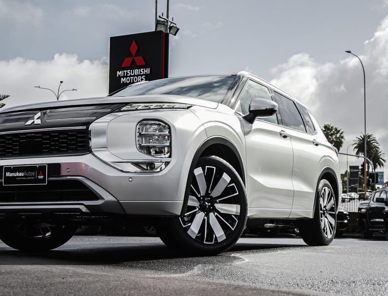 2026 Mitsubishi Outlander VRX 2WD, photo 2