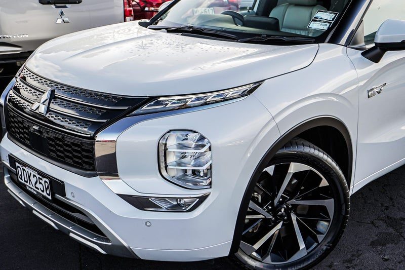 2023 Mitsubishi Outlander VRX PHEV, photo 2