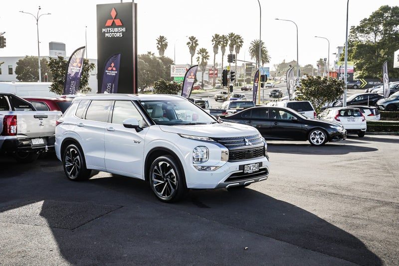 2023 Mitsubishi Outlander VRX PHEV, photo 3